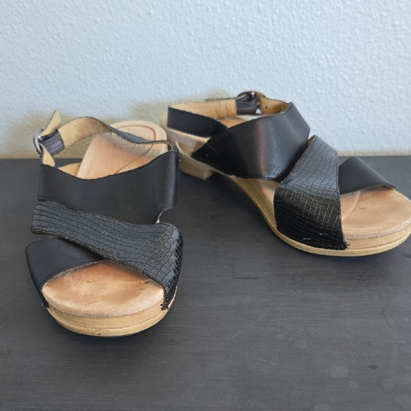Dansko Black Sandals Size 37 - Picture 1 of 9